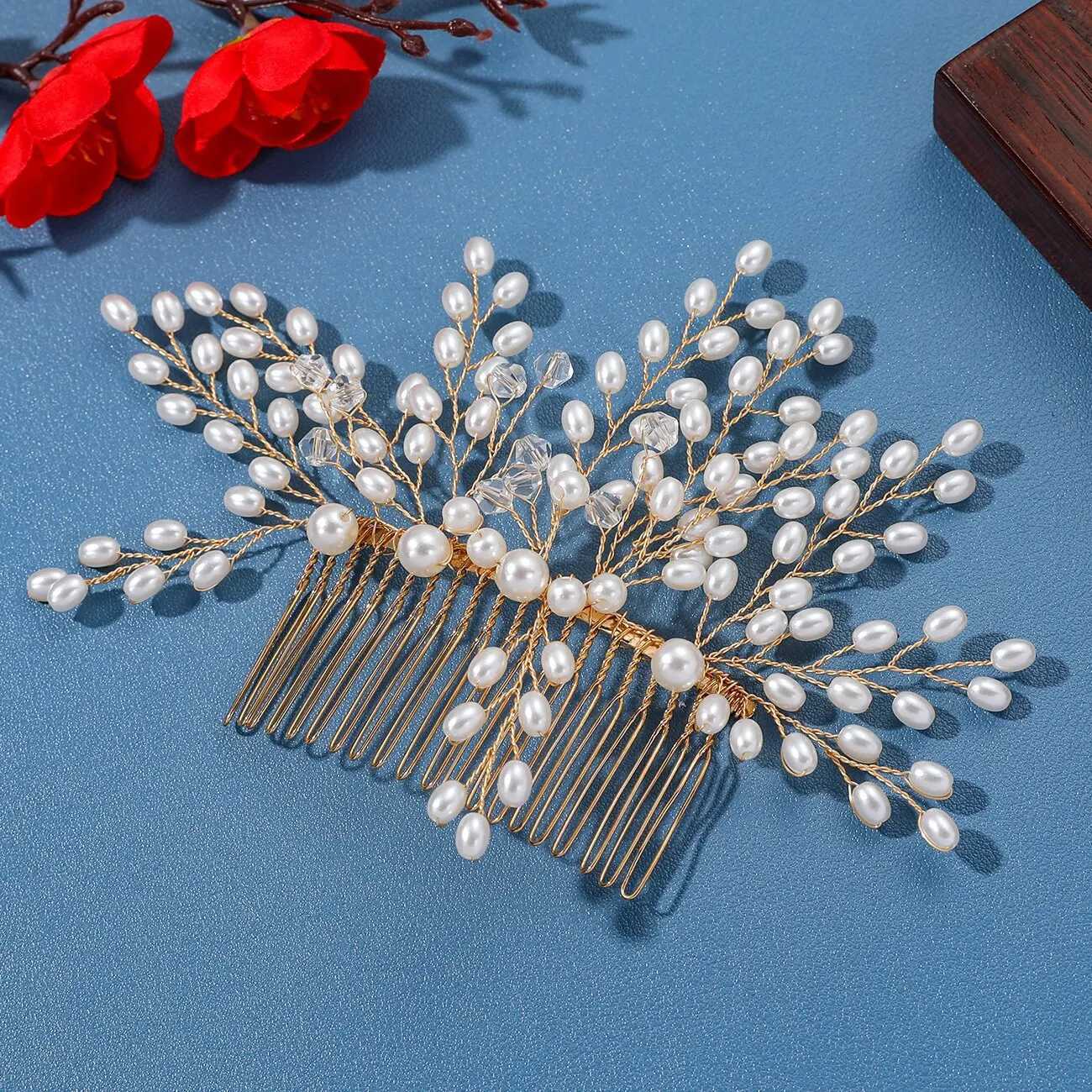 Pearl Flower Hair Comb European Style Tiaras Bride Headdress Pearl Girls Golden Crown Wedding Hair Accessories Party Jewelry Z250605