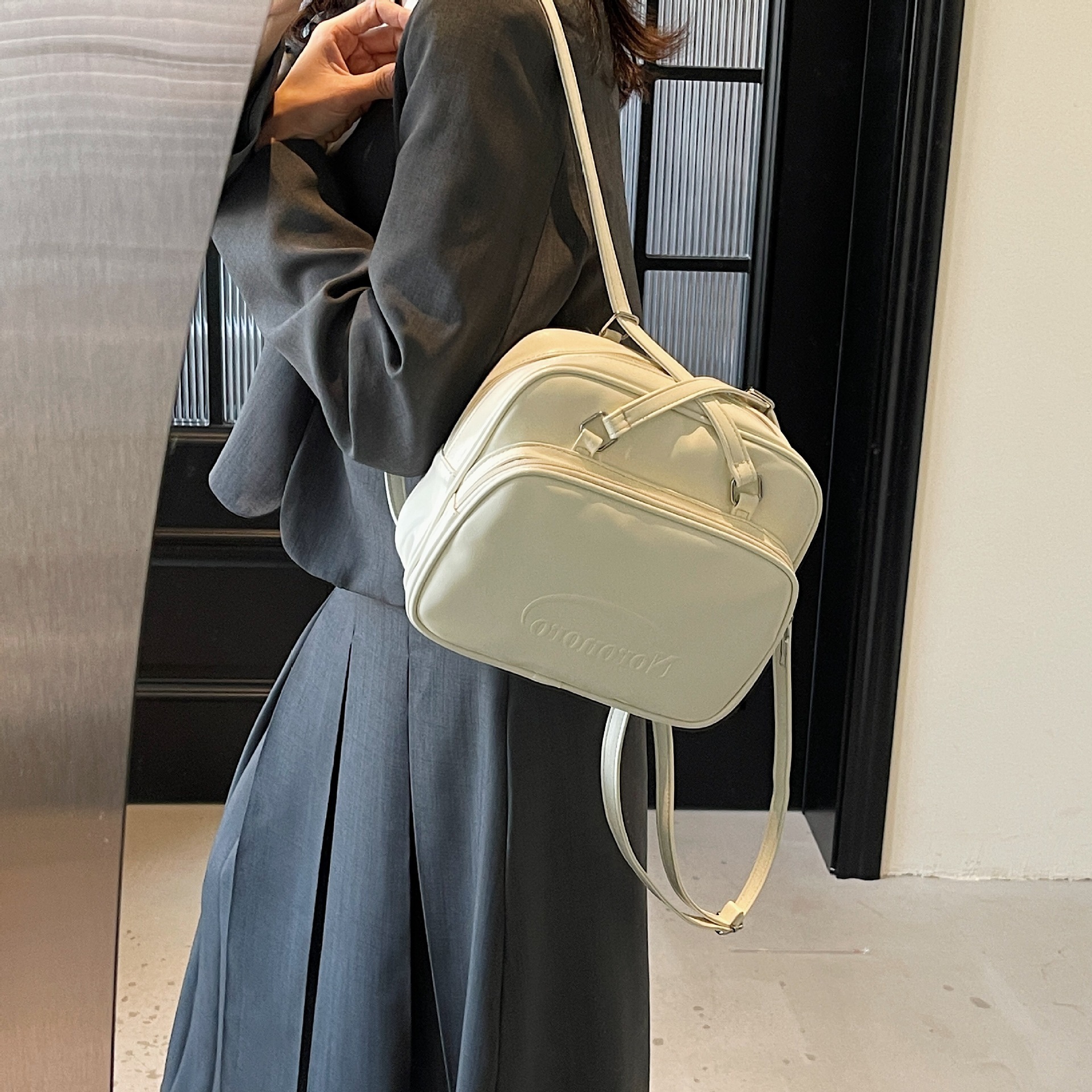 designer Minimalist Messenger Backpack for Women Spring Summer 2025 New Fashionable Handheld Briefcase Large Capacity Shoulder Bag