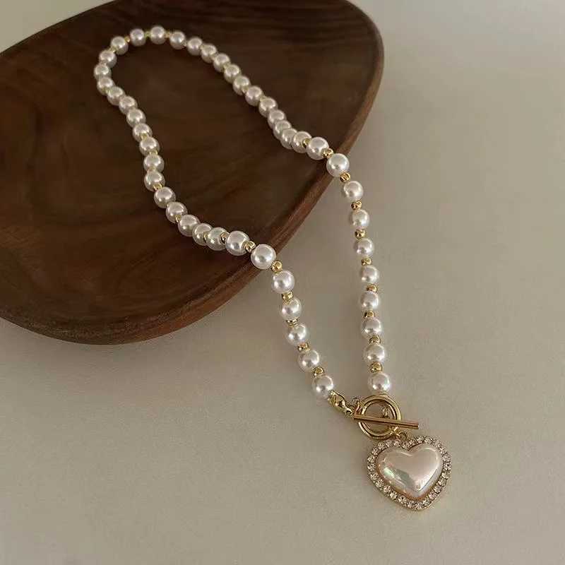 New Imitation Pearl Choker Necklace Vintage Bead Necklace for Women Simple OT Buckle Heart Pendant Clavicle Chain Neck Jewelry Y250605