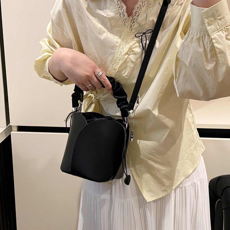 2025 Spring Summer New Women's Bag New Tulip Petal Bucket Bag Unique Design Personalized Handbag Solid Color Simple Fashion Designer Single Shoul