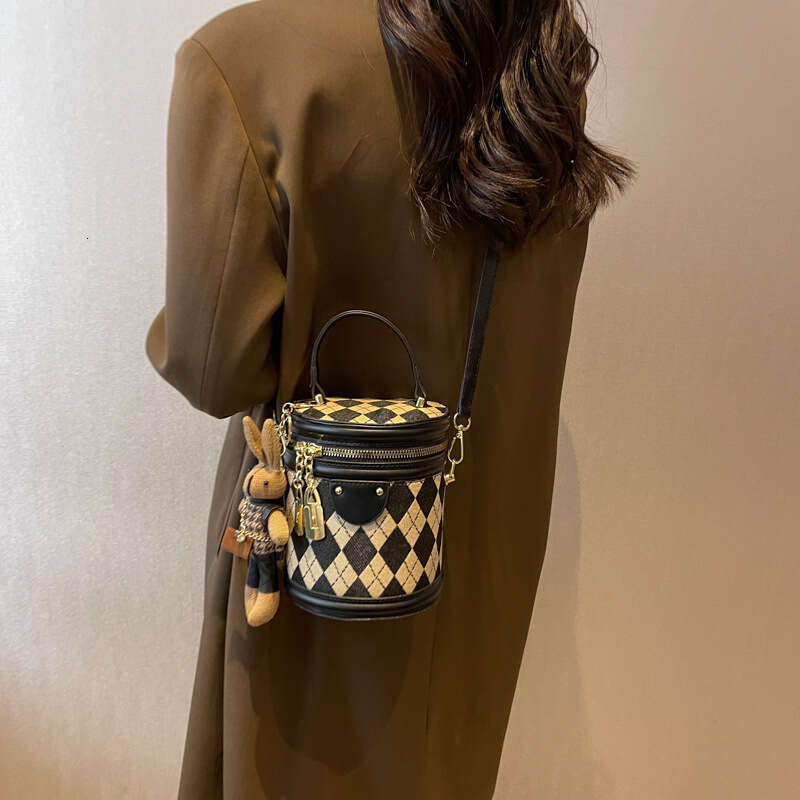Small for Women 2025 Spring New Fashion Niche Crossbody Textured Quilted Handbag Bucket Bag