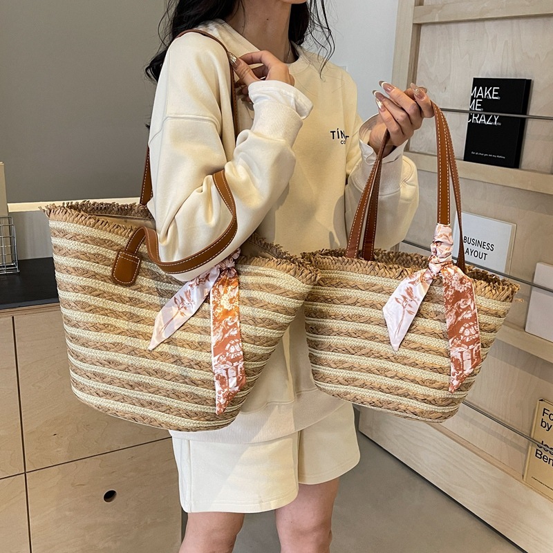 designer Summer Woven Straw Basket Bag for Women Large Capacity 2025 New Versatile Shoulder Beach Vacation Tote Bag