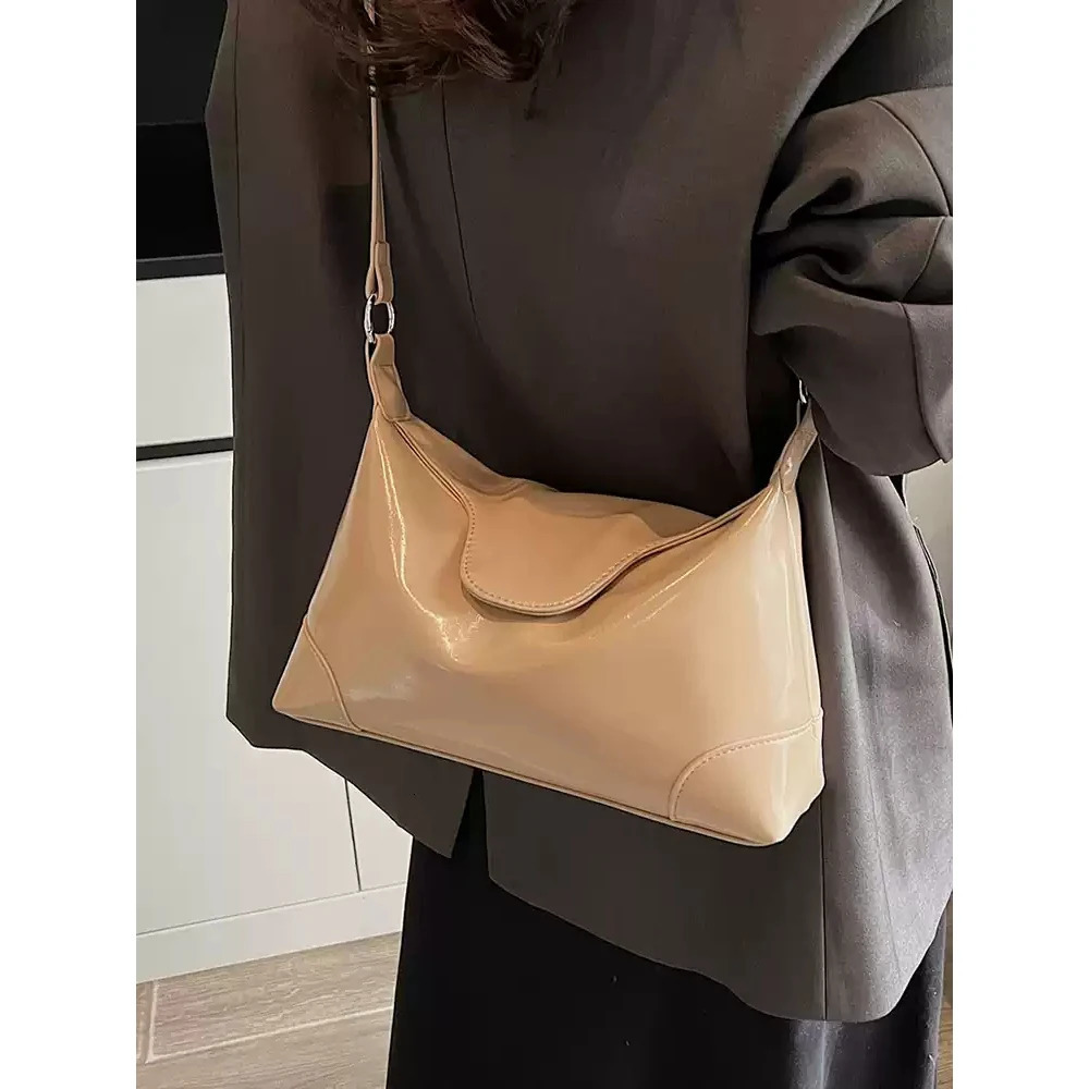 Womens Single Shoulder Bag Korean Fashion High-Grade Solid Buckle Armpit Bags Working Daily Commute Crossbody Packs 250605