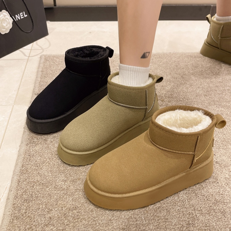 2025 free shipping autumn and winter new female designer thick soled snow boots, short tube height increasing cotton shoes, warm and fluffy bread shoe