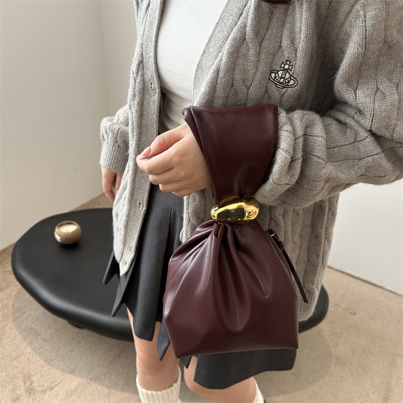 designer Niche Design Stylish Retro Small Bag for Women Autumn Winter 2025 New Pleated Simple Aesthetic Bucket Bag