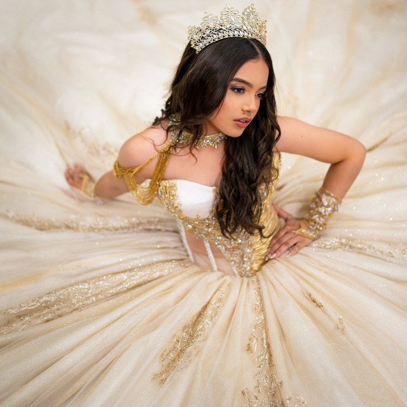 Luxury Champagne Shiny Off The Shoulder Ball Gown Quinceanera Dresses Appliques Beads Tull Sweet 16 Dress Vestidos 15 De Anos