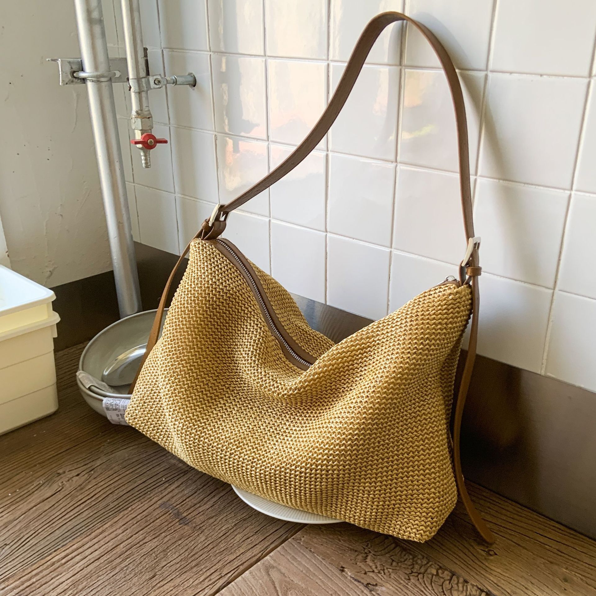 designer Vintage Woven Tote Bag Straw Bag Korean Style Ins Large Capacity Versatile Shoulder Bag Vacation Beach Bag for Women