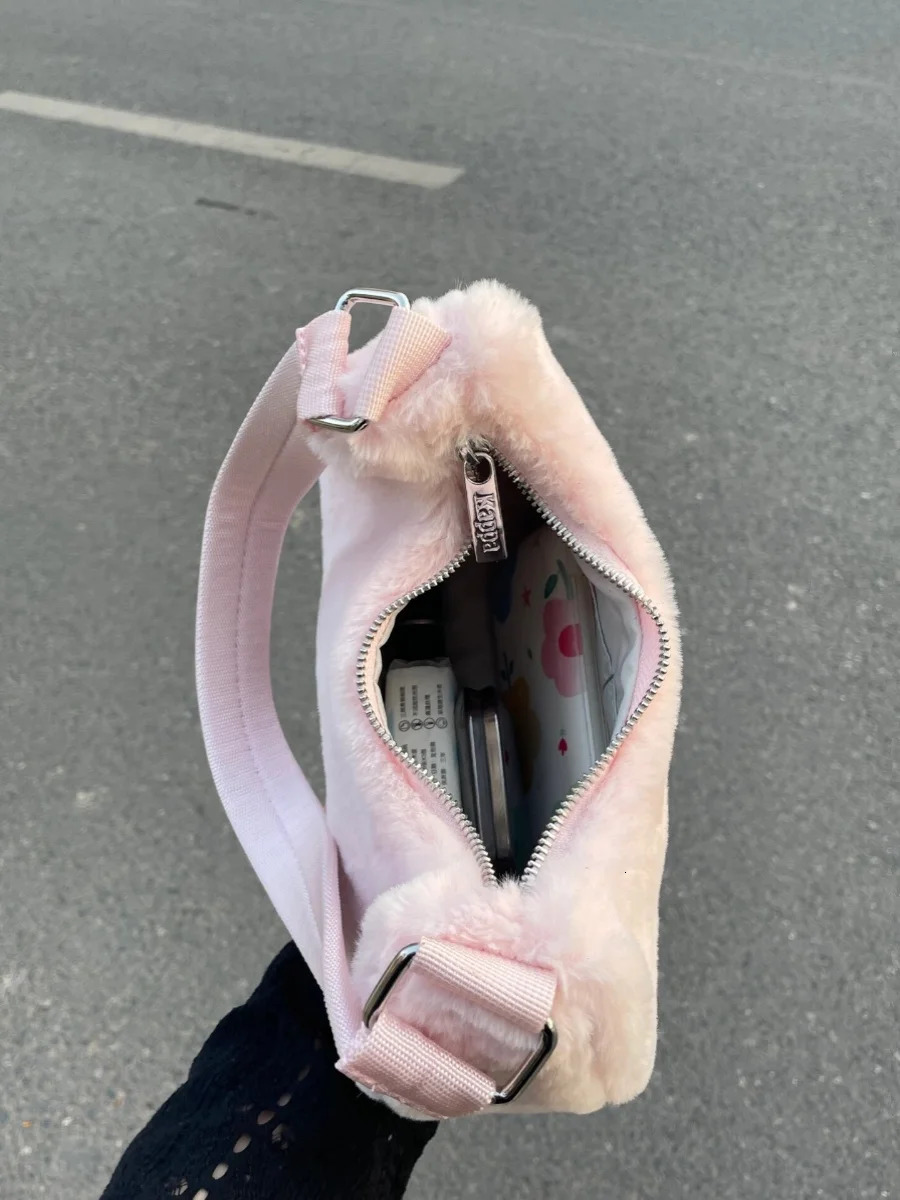 Pink Plush Underarm Bag Korean Versatile Plush Splicing PU Handheld Bag Autumn Winter Cute One Shoulder Bag 250530