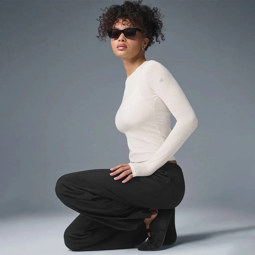 2025 new yoga thread slim long sleeve light and comfortable crew-neck top summer outdoor fiess elastic pullover