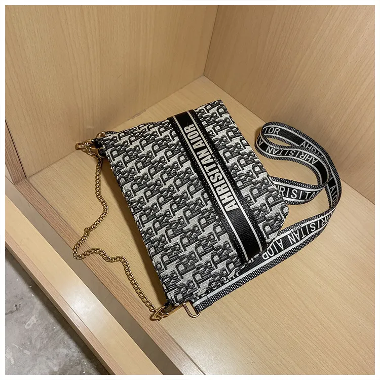 Shoulder Bag Crossbody se Designer 2025 New ins large-capacity storage makeup for women western style and versatile cross body bag Free shipping