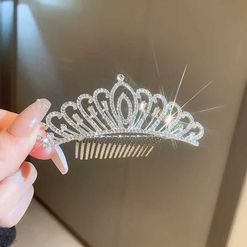 Princess Tiaras Girl Heart Shaped Hair Comb Simple Crystal Bride Crown Wedding Party Hair Accessories Fashion Prom Hair Jewelry Z250605