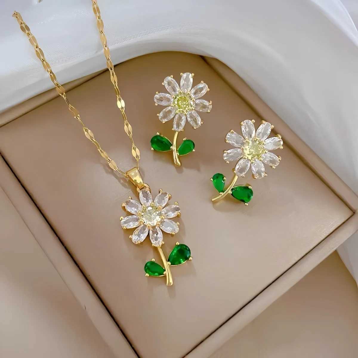 Classic Green Leaf Flower Necklace and Earrings Set Light Luxury Sunflower Personalized Banquet Stainless Steel Jewelry Y250605