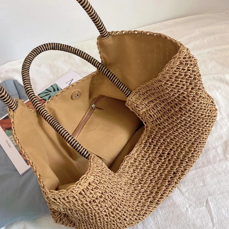 Vintage Handbag Large Capacity Beach Rattan Handmade Kintted Bohemian Straw Bag for Women Summer Travel Shoulder Bag 250530
