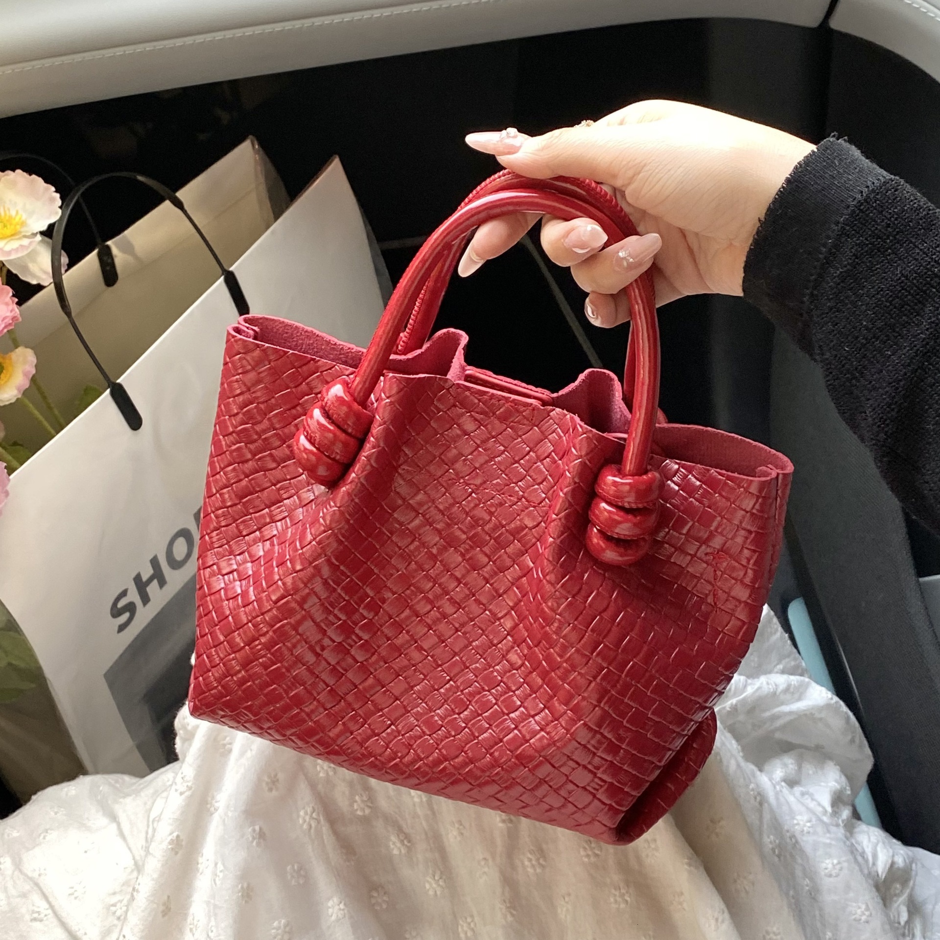 designer Handheld Woven Bucket Bag for Women 2025 New Trend Korean Style Tote Bag Simple Large Capacity Shoulder Under