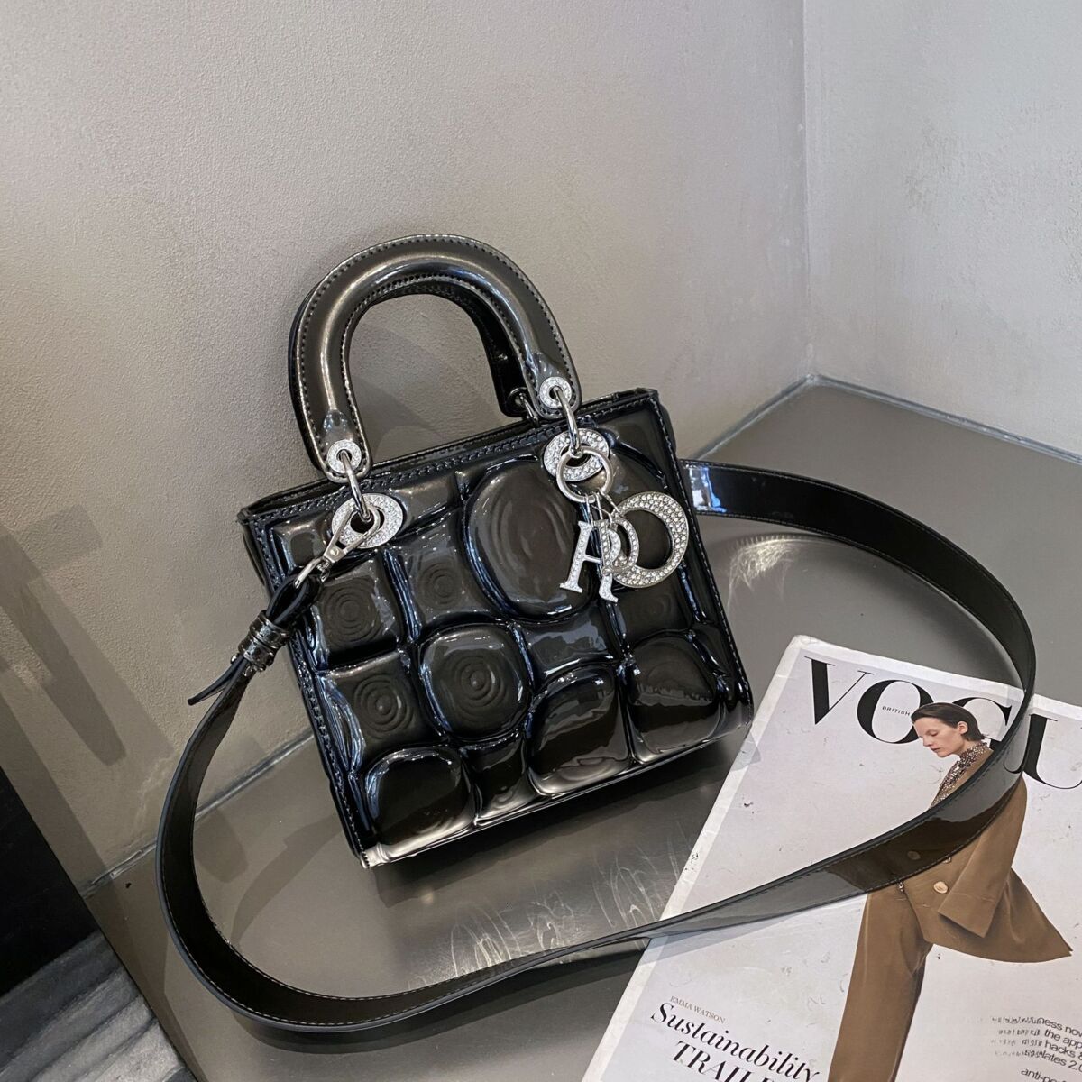 Free Shipping Women's Consort Bag Retro Leather Glossy Spiral Texture Designer Bag European Fashion Classic Handbag New Single Shoulder Crossbody