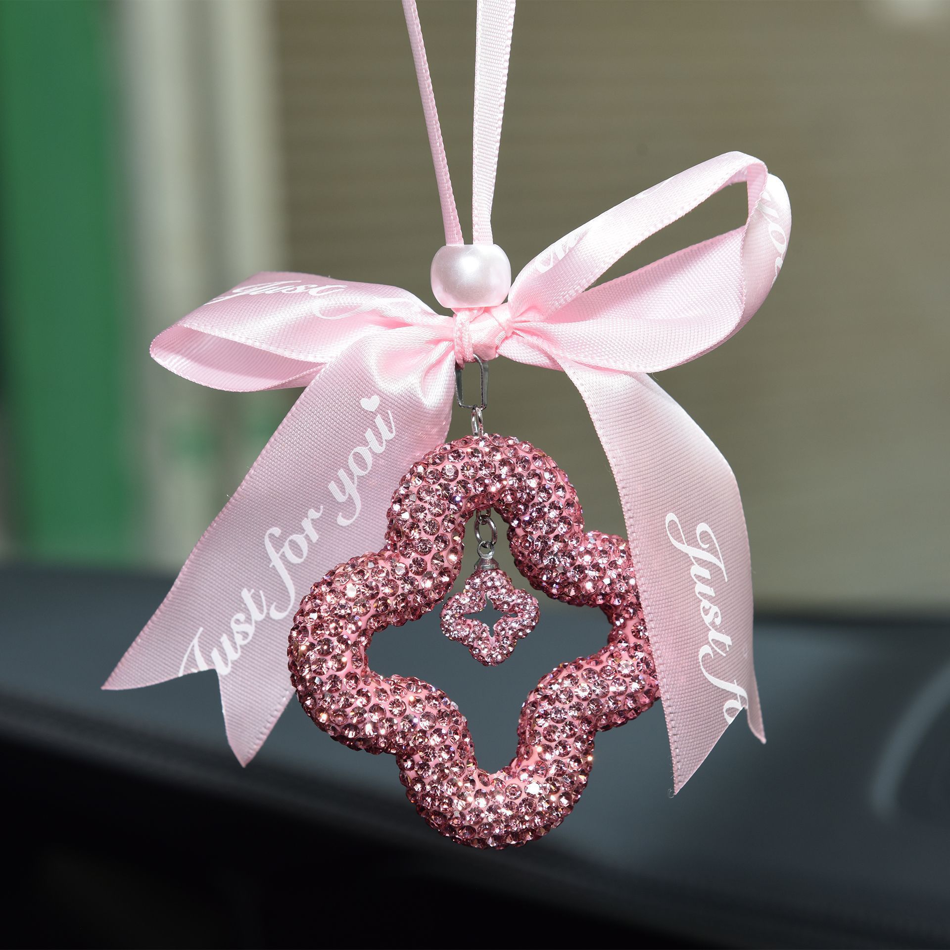 Car Charms Diamonds car interior accessories bow ribbon car carrier pendant ladies rear-view mirror pendant car creative decoration supplies