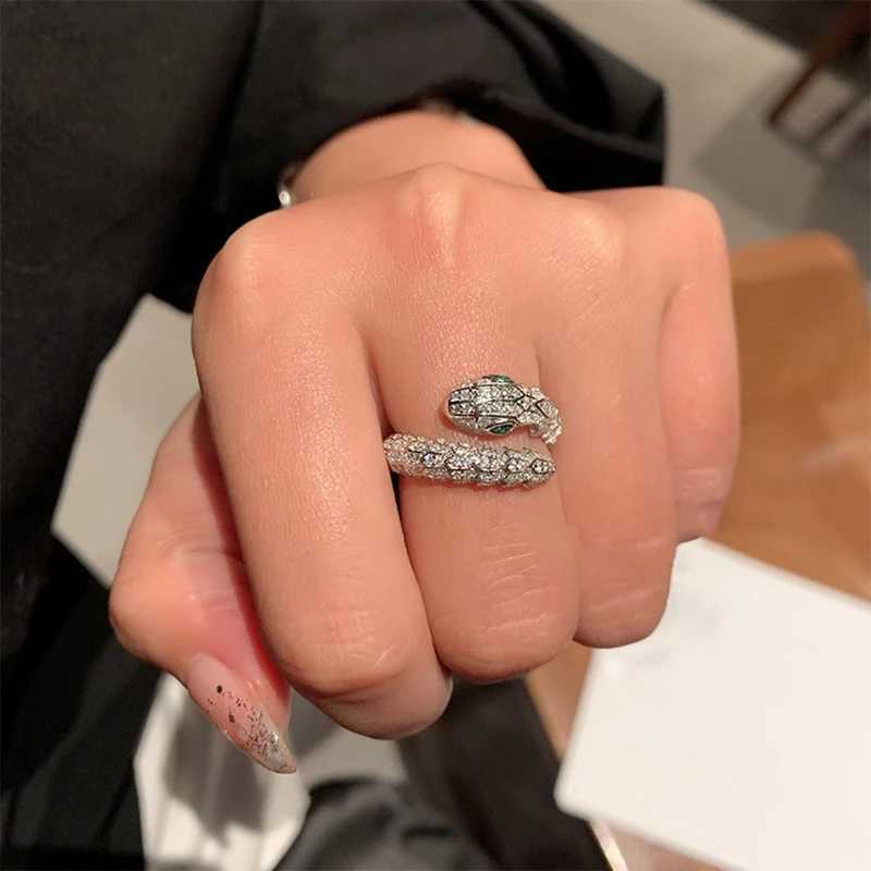 MEWANRY Silver Color Serpentine Ring for Women Shiny Irregular Chic INS Fashion Exquisite Personality Party Jewelry Gifts W250606