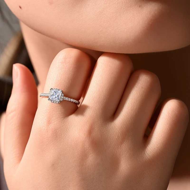 925 Sterling Silver Rings Moissanite Diamond Sparkling Popular LOVE Wedding Ring Certified Women Engagement Jewelry Anniversary W250606