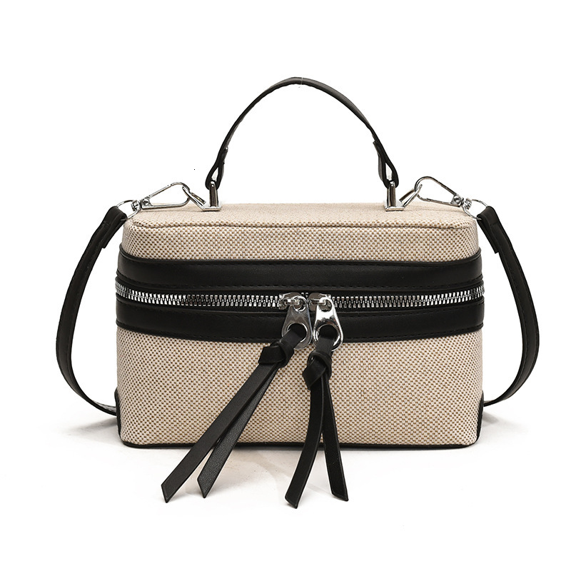 designer Fashion Single Shoulder Trendy Bag 2025 Spring New Trend Niche Design Simple Crossbody Commuter Small Square Bag