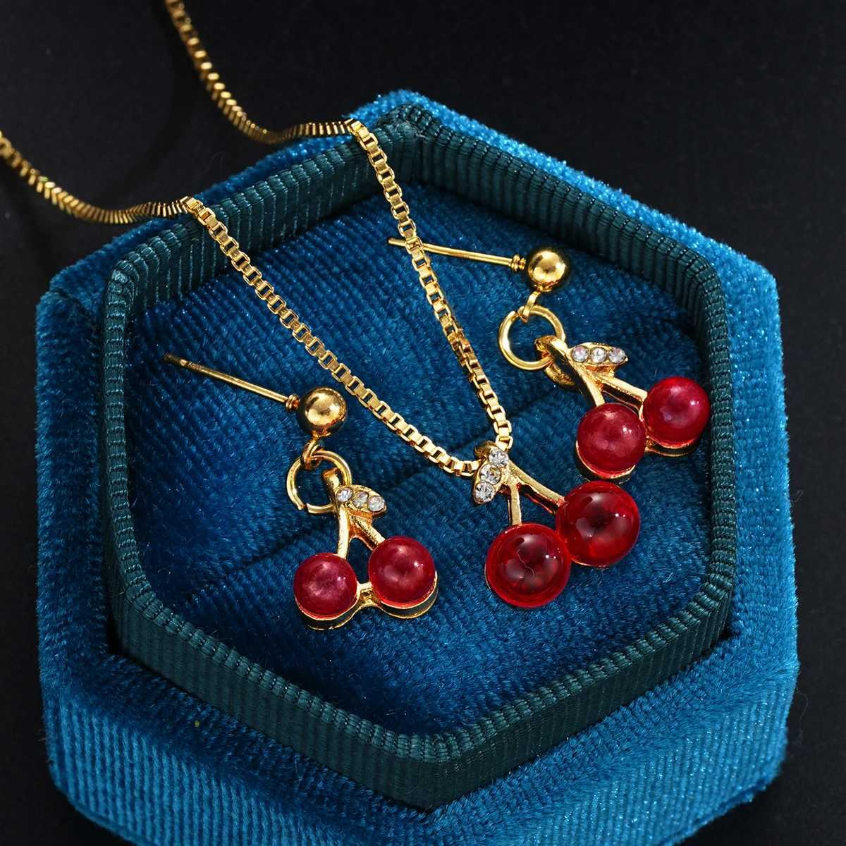 3PCS Exquisite Red Cherry Pendant Jewelry Sets For Women Fashion Gold Color Crystal Necklaces Stud Earrings Party Birthday Gifts Y250605