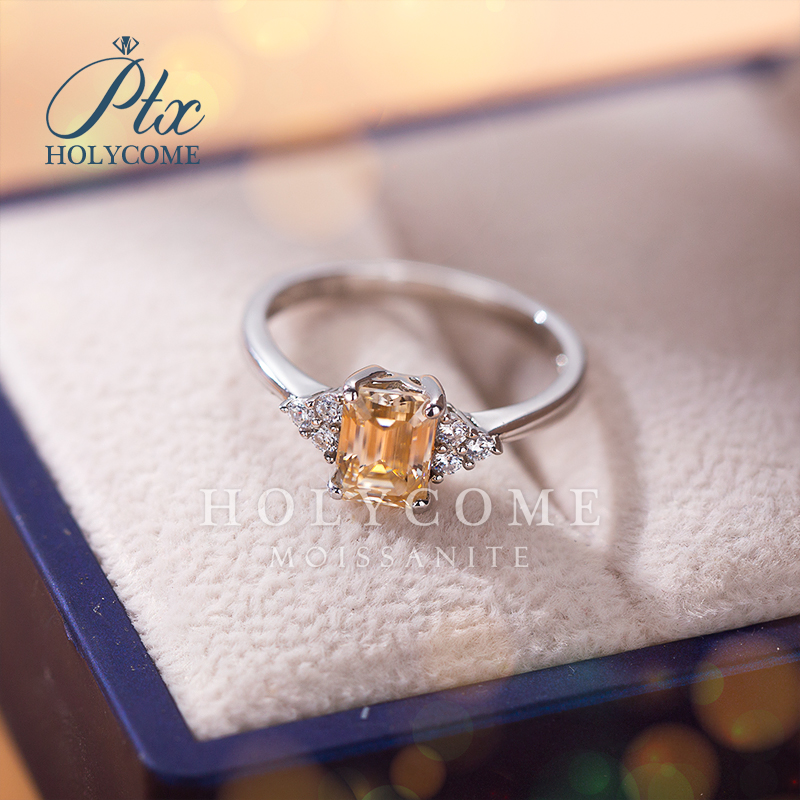 Hot Sale 925 Sterling Silver Ladies Ring 1CT Lab Moissanite Emerald Champagne Diamond Trendy for Engagement Party Daily Wear Gift for Women