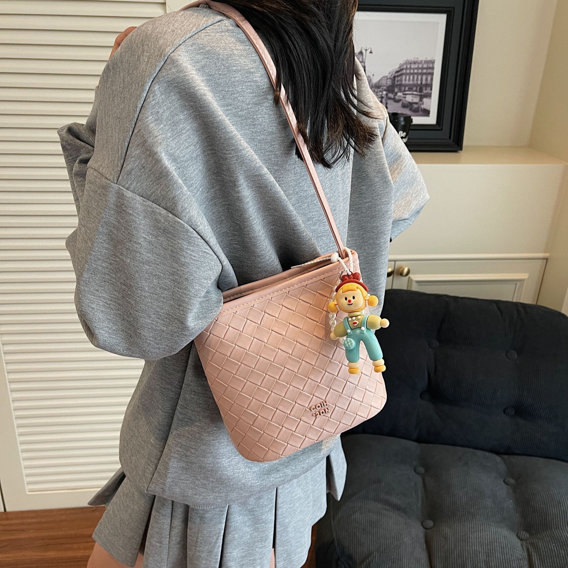 designer Korean Style Small Bag for Women 2025 New Trend Woven Crossbody Bucket Bag Simple Casual Shoulder Bag Commuter Underarm Bag