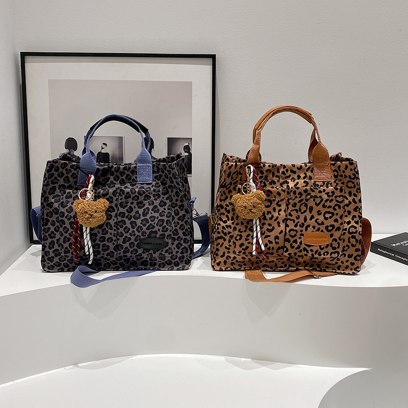 designer Large Capacity Leopard Print Fashion Shoulder Bag for Women New Simple Personality Tote Bag Large Shopping Bag Casual Travel Bag