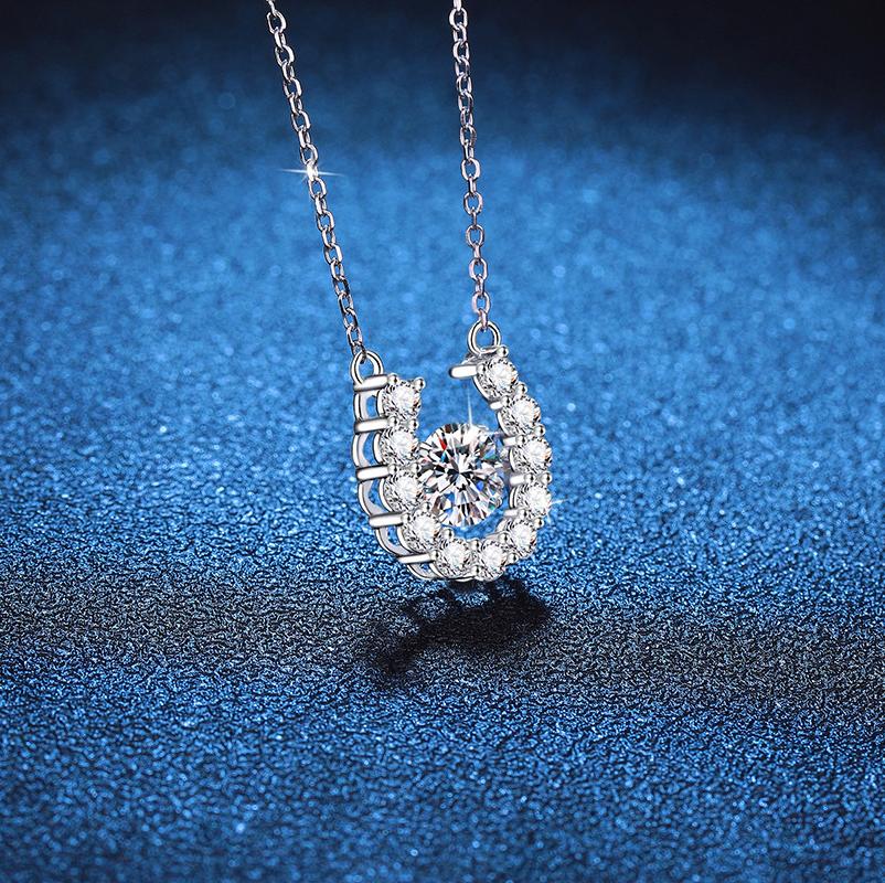Chic Woman's Accessory: S925 Sterling Silver U-Pendant Necklace Set With Exquisite 1Ct D-Grade Moissanite