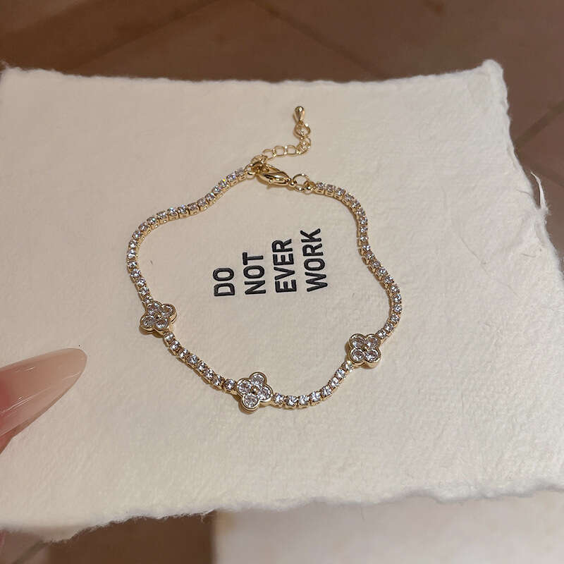 Luxury jewelry designer bracelet clover Light Style Zircon Flower Bracelet Fashion High-end Sweet Hand Ring Internet Celebrity Commuting Jewelry for W