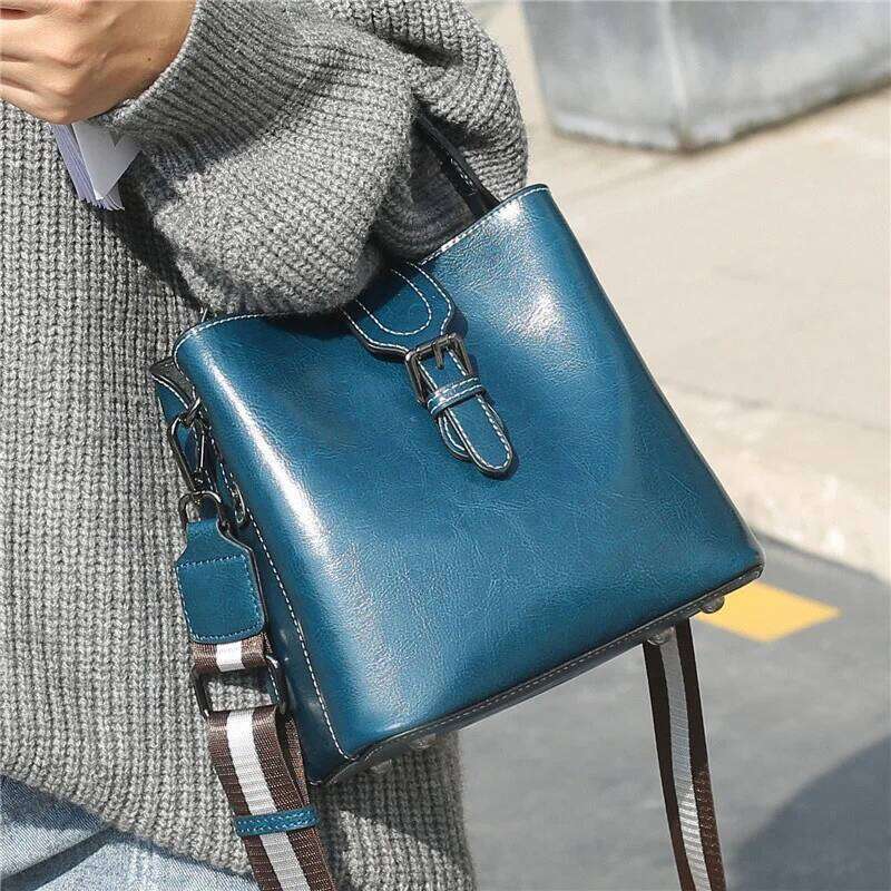 Designer Bags 2025 Ladies Cow Genuine Leather Shoulder Bag Women's Retro Versatile Cowhide Handbag Female Commuting Underarm Bucket Crossbody Bag