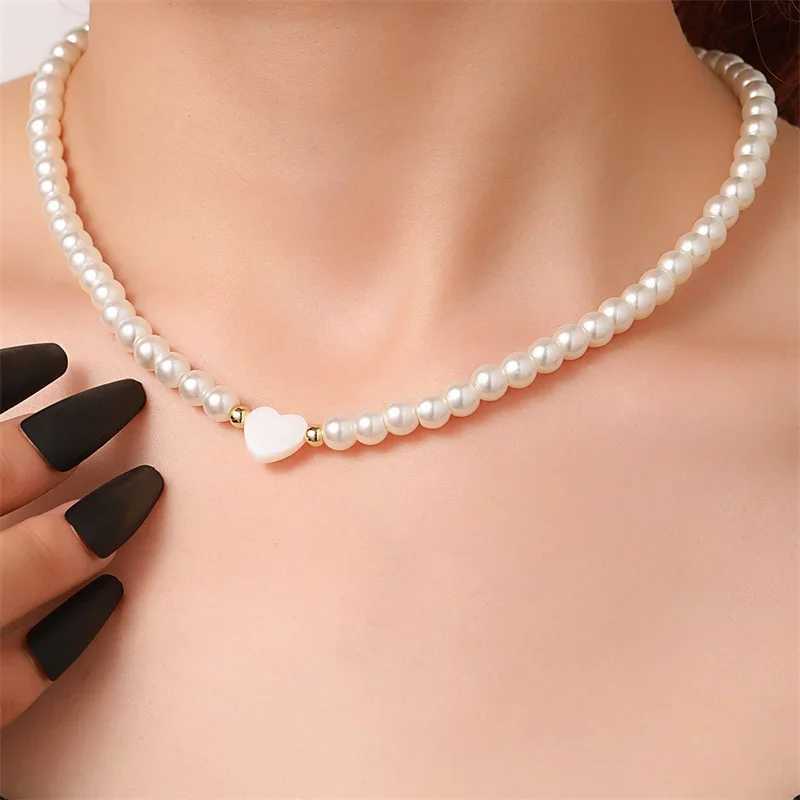Imitation Pearl White Heart Necklace Pendant Shell Necklace for Women men Charm Link Classical Clavicle Jewelry 2024 Gift Y250605