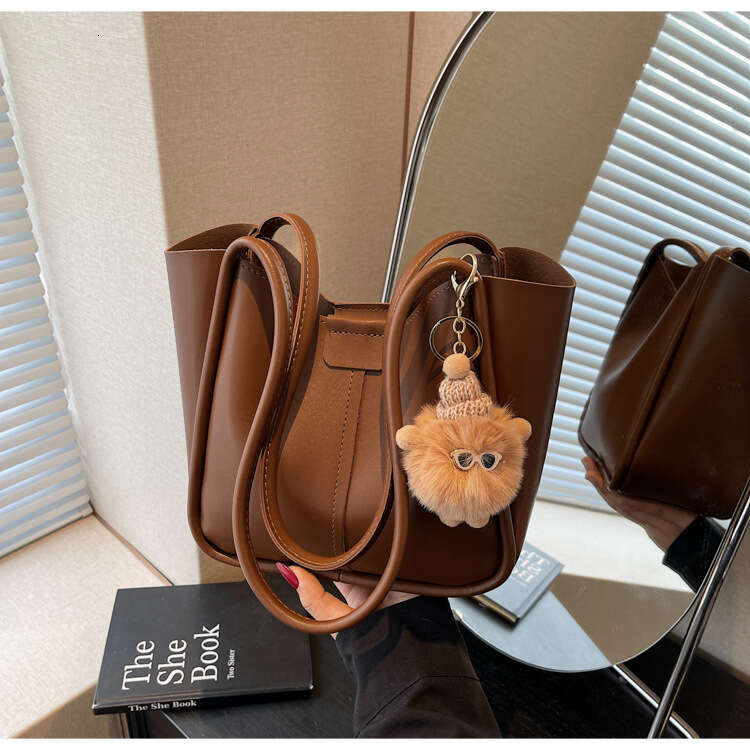 Large Capacity Bucket for Women 2025 Spring New Shoulder Textured Niche Simple Underarm Bag Trendy
