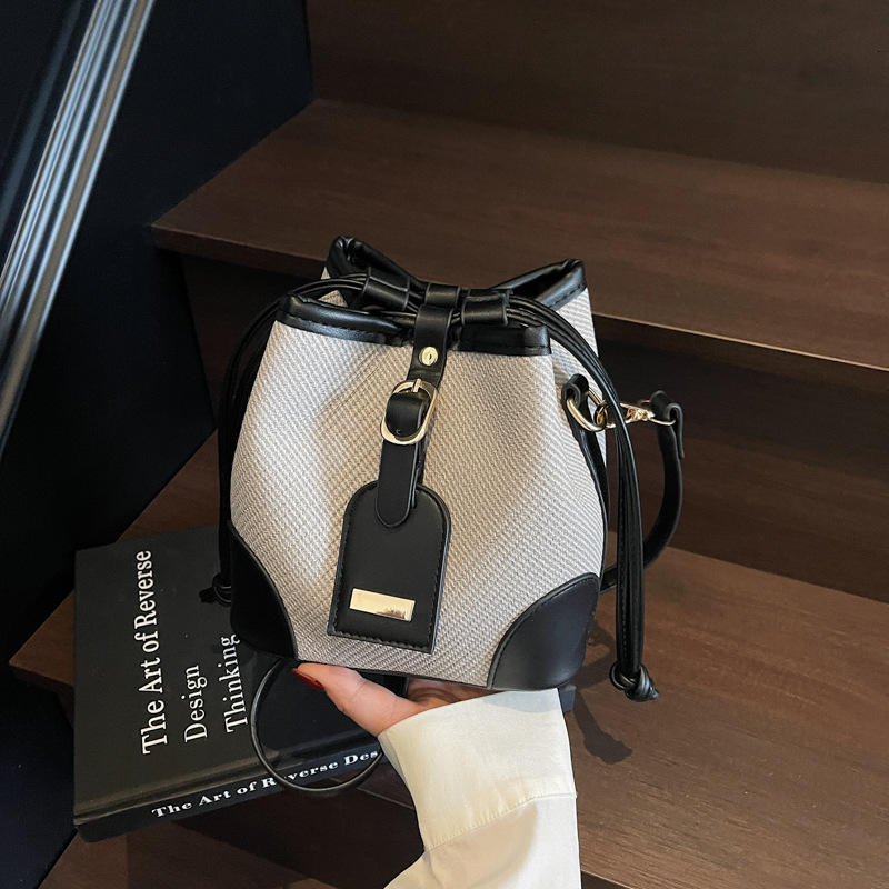 Free Shipping Designer Shoulder Bag Retro Fashion Woven Armpit Bag Spliced Bucket Bag Women's Bag Versatile Handbag Travel Backpack