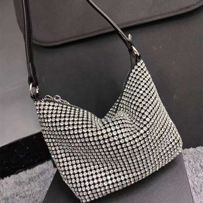 2025 New Metal Punk Flashing Dia Women's Neutral Handbag Soft Surface High Quality Small Party Bag Messenger Bag