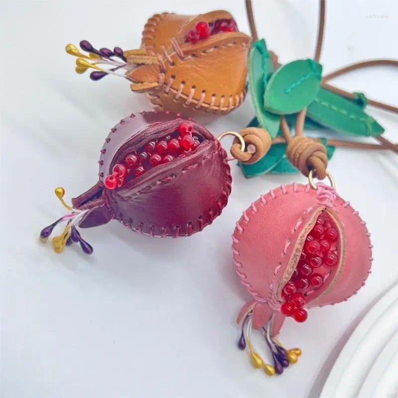 Keychains 3D Pomegranate Pendant PU Leather Keychain Women Bag Charms Decorative Accessories Car Interiors