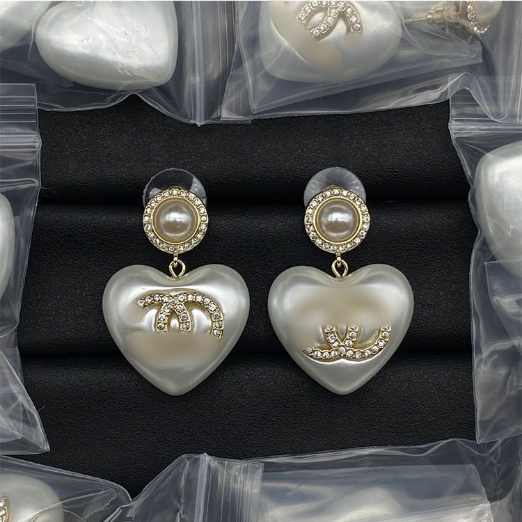 20Style Luxury Designer Branded Letter C Earrings Heart Pearl Ear Stud Elegant Style Jewelry Accessories Wedding Anniversary Gift