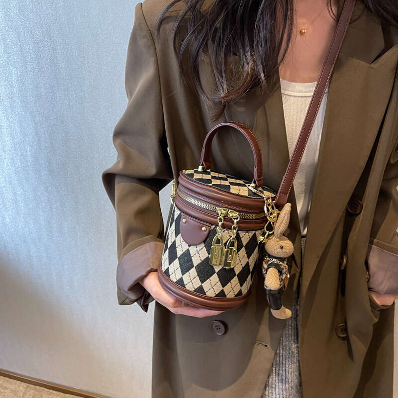 Small for Women 2025 Spring New Fashion Niche Crossbody Textured Quilted Handbag Bucket Bag