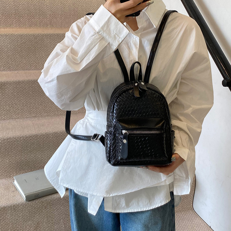 designer Summer Backpack for Women 2025 New Fashion Trendy Small Backpack Elegant Mini Simple Fashion Lightweight Travel Bag