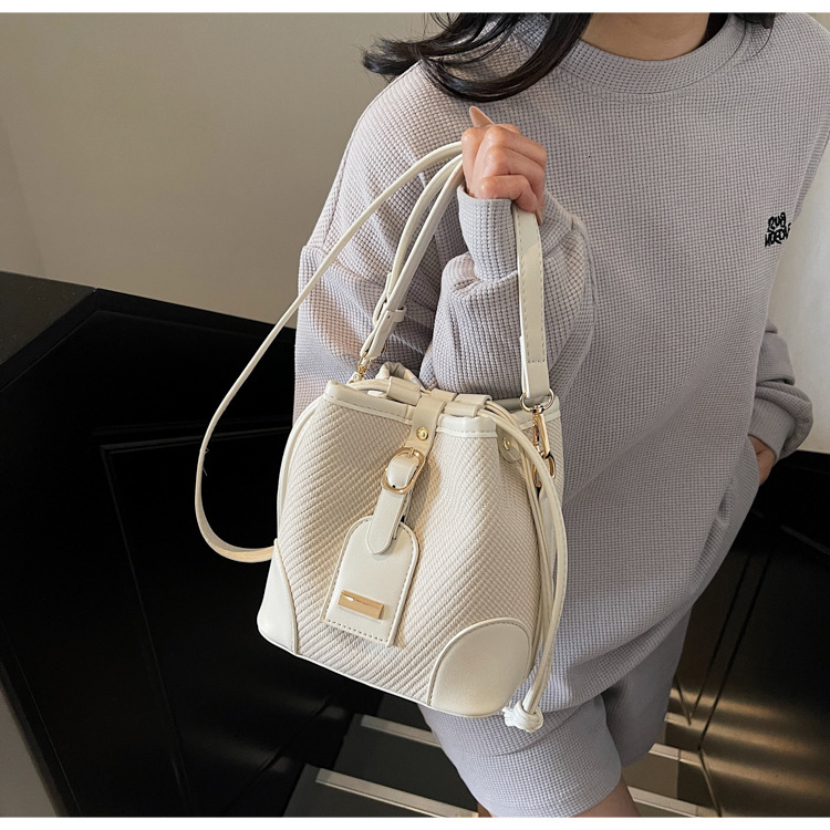 Free Shipping Designer Shoulder Bag Retro Fashion Woven Armpit Bag Spliced Bucket Bag Women's Bag Versatile Handbag Travel Backpack