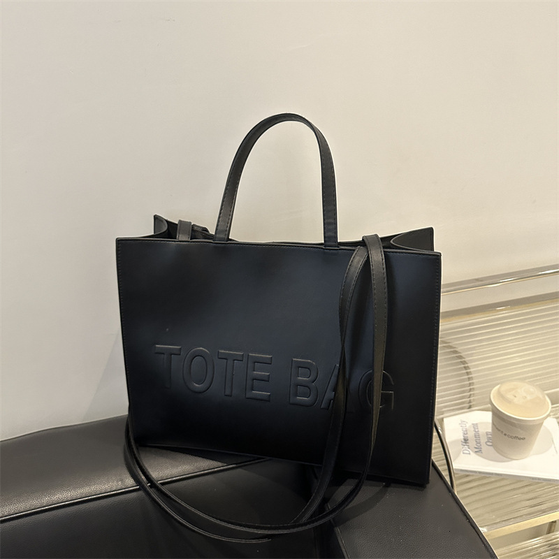 designer Textured Large Capacity Bag for Women 2025 New Fashion Handheld Tote Bag Autumn Retro Shoulder Bag Commuter Large Bag