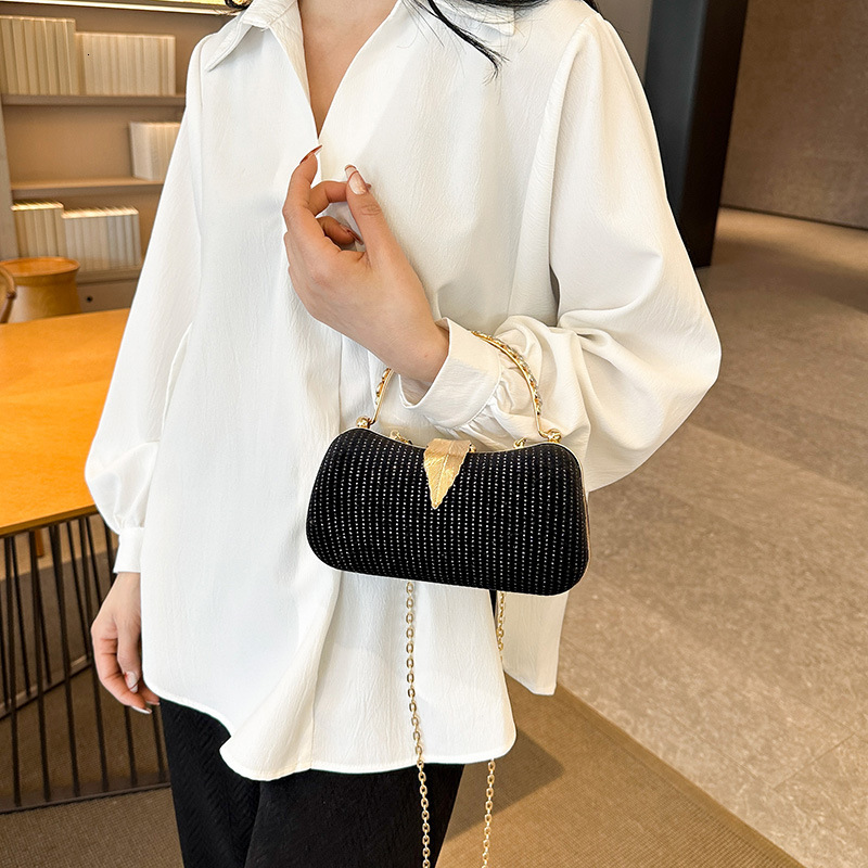 Free Shipping Designer Bag Handheld Trendy Crossbody Banquet Fashion One Shoulder Chain Bag Exquisite And Simple Lock Buckle Womens Bag