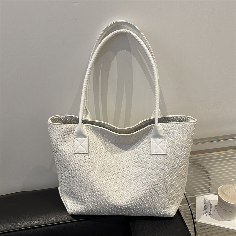 designer This Year's New Fashion Textured Woven Pattern Handbag Large Bag for Women Commuting Shoulder Bag Travel Tote Bag