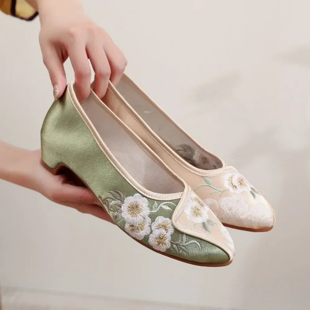 Elegant Streetwear Cheongsam Traditional Chinese Ethnic Style Shoes for Women Embroidery Womens Shoes Casual Fashion Vintage 250603