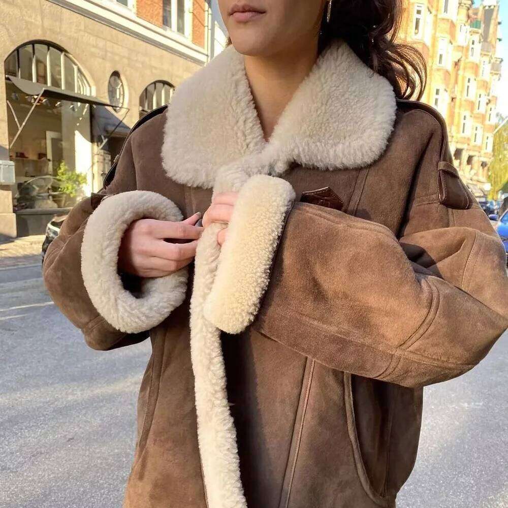 Winter new fashion women's casual avant-garde design sense European and American style suede lamb wool jacket