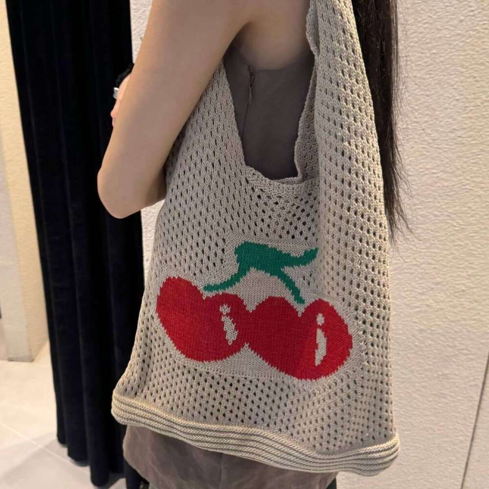 New Large Capacity Tote Cherry Knitted Hollow Shoulder Woven Bag B5