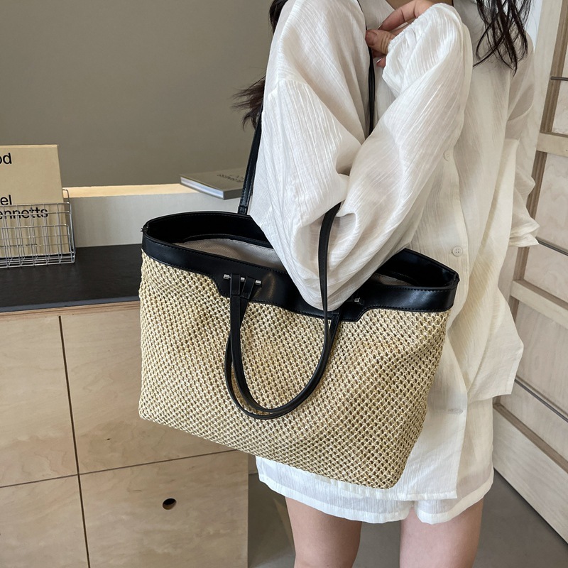 designer Handheld Large Capacity Bag for Women 2025 Summer New Fashion Straw Woven Shoulder Underarm Bag Commuting Casual Tote Bag