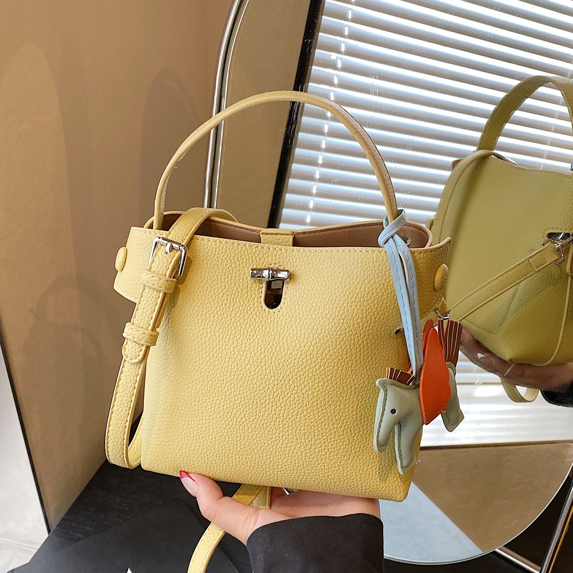 designer Minimalist Casual Lychee Texture Handbag for Women 2025 New Versatile Fashion Crossbody Bag High-end Buc