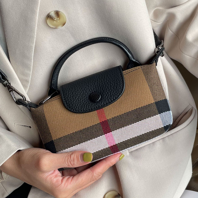 Free Shipping Women's Mini Handbag New Versatile Contrasting Striped Shoulder Bag Internet Famous Popular Mobile Phone Bag Crossbody Bag Silver C