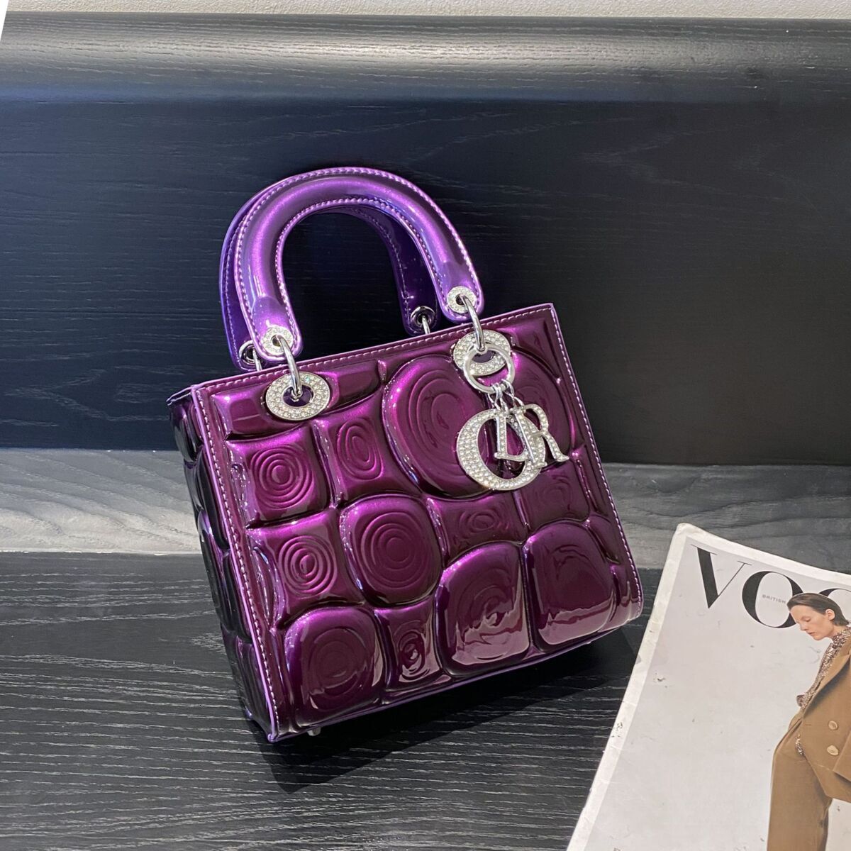 Free Shipping Women's Consort Bag Retro Leather Glossy Spiral Texture Designer Bag European Fashion Classic Handbag New Single Shoulder Crossbody