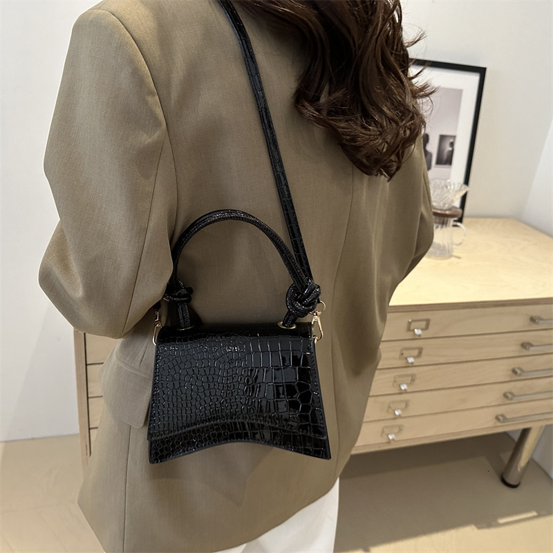 designer 2025 Autumn New French Style Trendy Handbag Small Square Bag Fashion Casual Simple Personality Aesthetic Shoulder Crossbody Bag